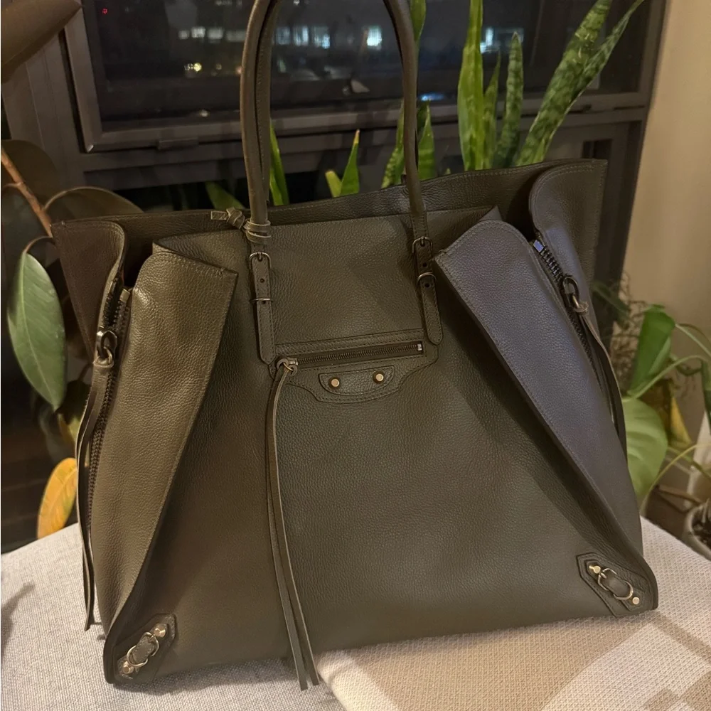 NWT- Authentic Balenciaga Tote Bag- Papier A4- Never used! Nordstrom purchase - Picture 1 of 12